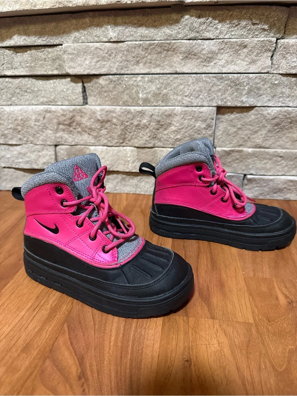 Nike Youth Pink Black Gray Woodside 2 High ACG Leather Winter High Top Boots